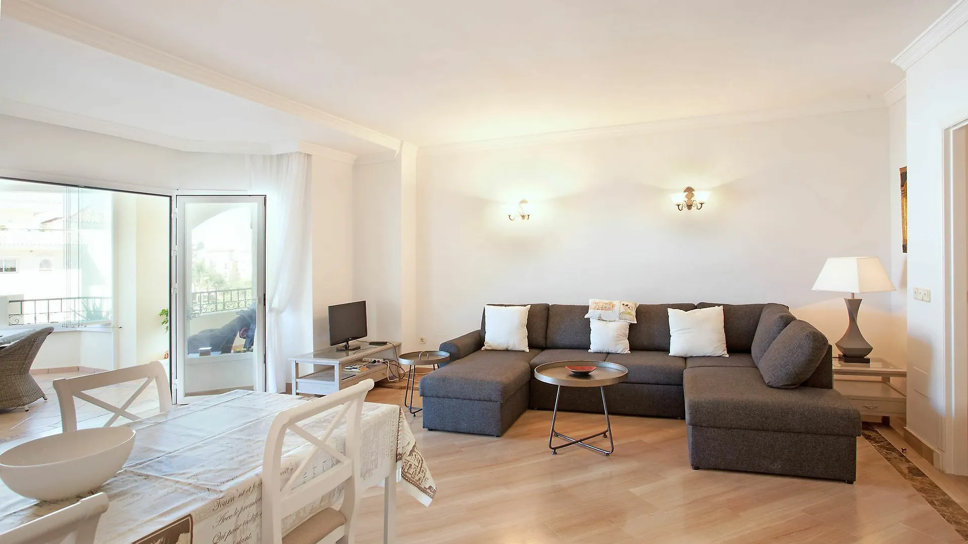 Luxury Beach Apartment Elviria, Marbella