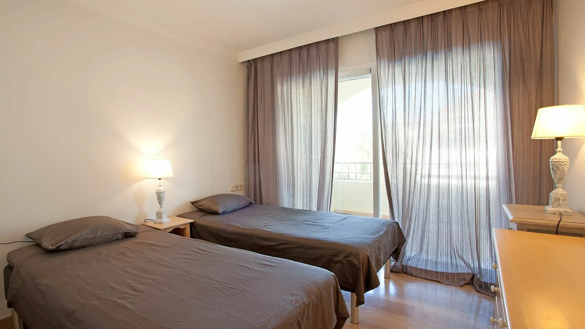 Luxury Beach Apartment Elviria, Marbella 0*,