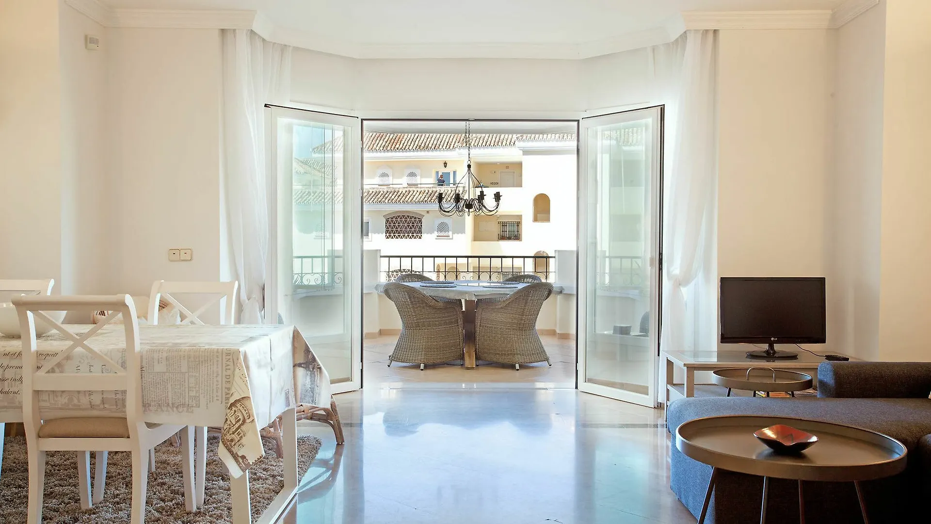 Luxury Beach Apartment Elviria, Marbella location