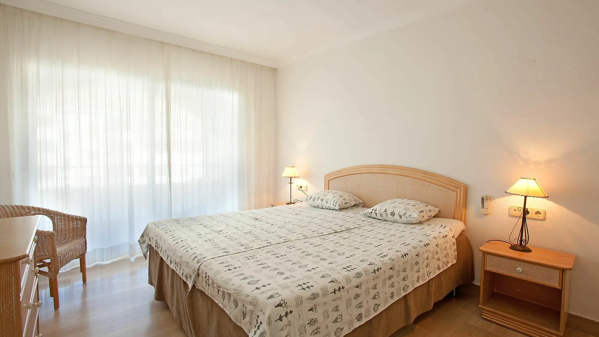 Luxury Beach Apartment Elviria, Marbella