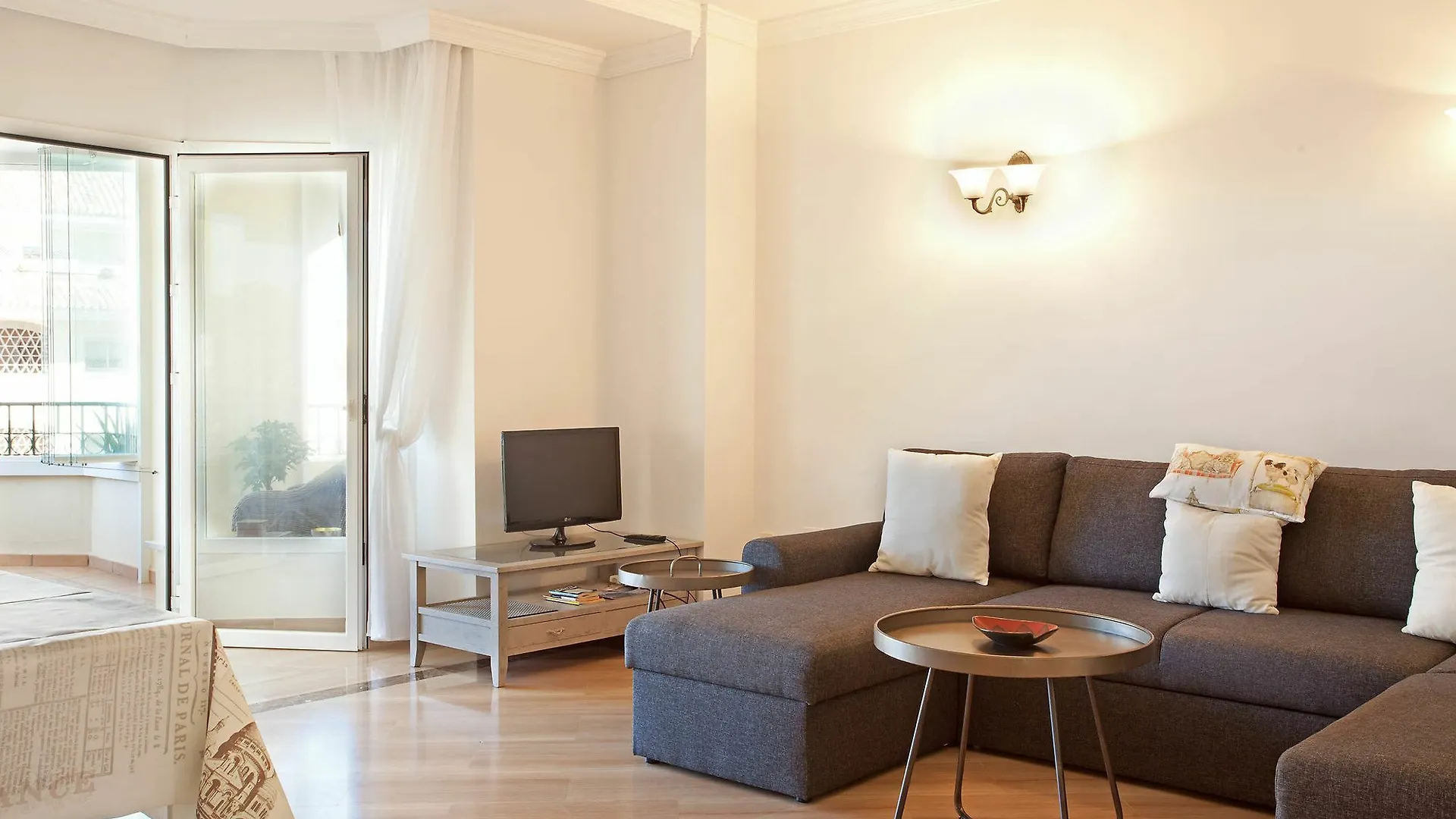 Luxury Beach Apartment Elviria, Marbella