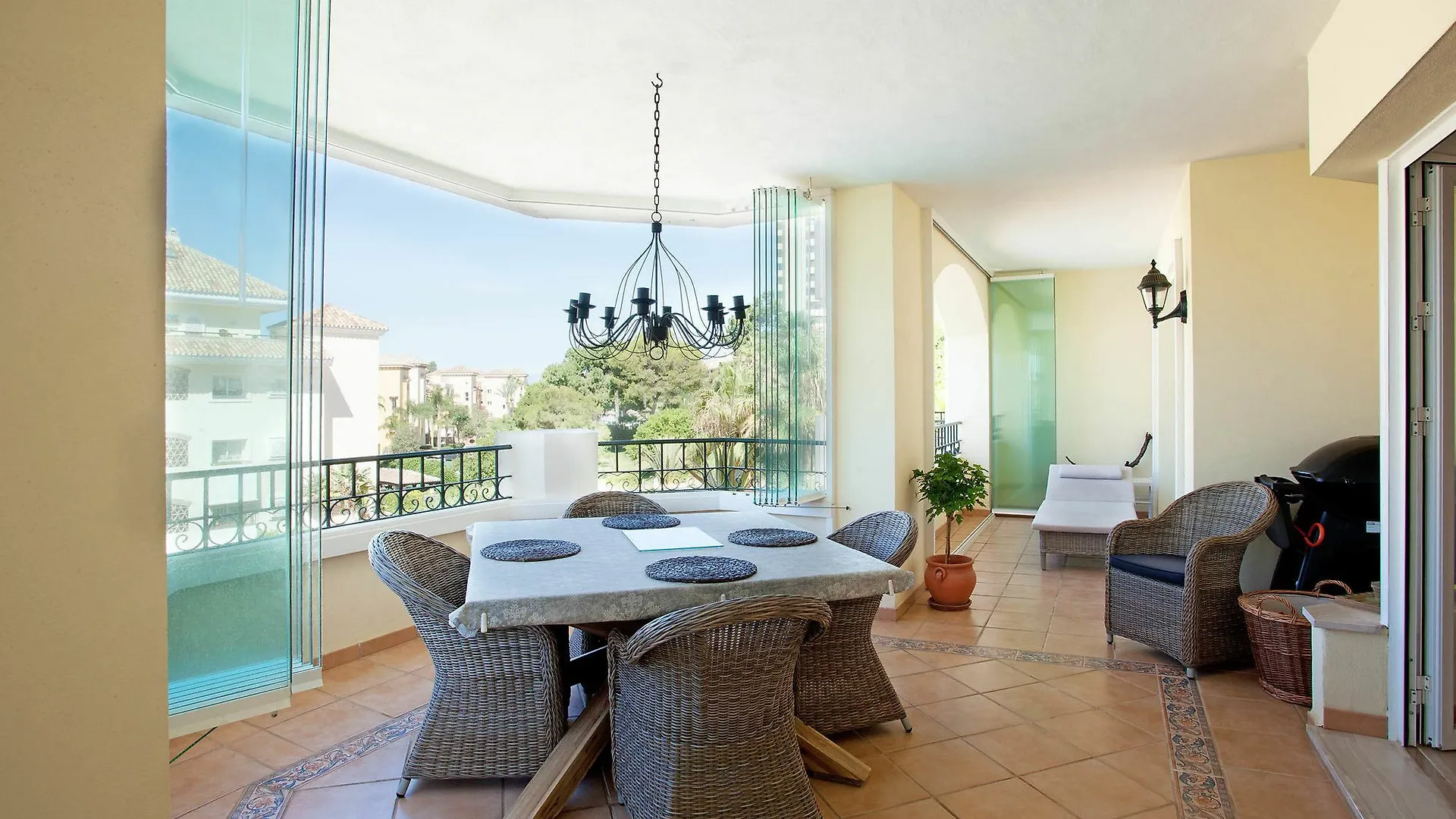 Luxury Beach Apartment Elviria, Marbella