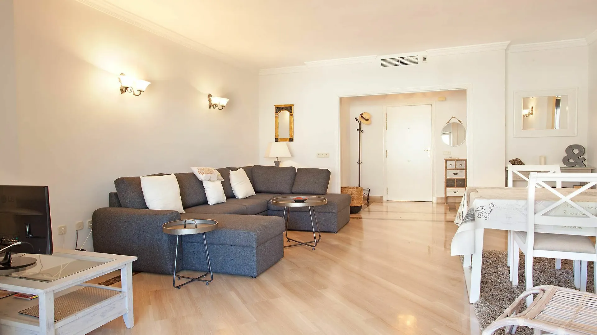 Luxury Beach Apartment Elviria, Marbella